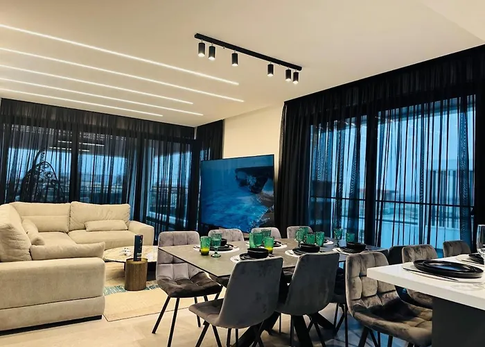 Makenzie View Penthouse