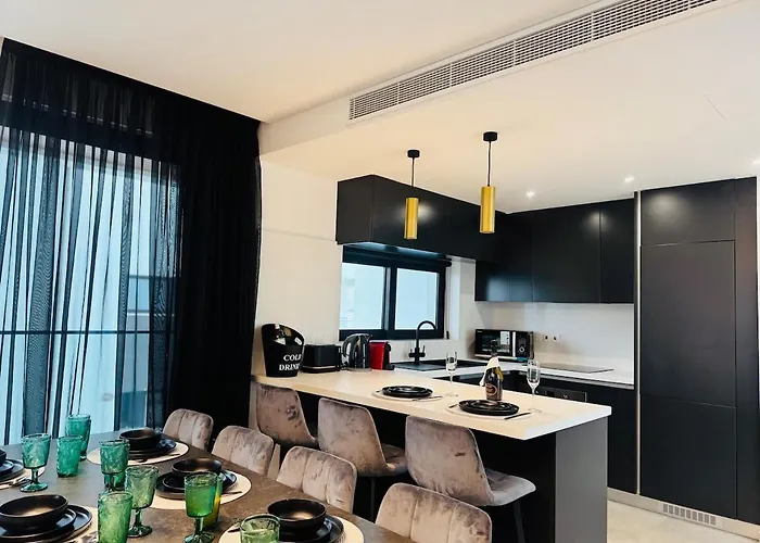 Makenzie View Penthouse Apartment *